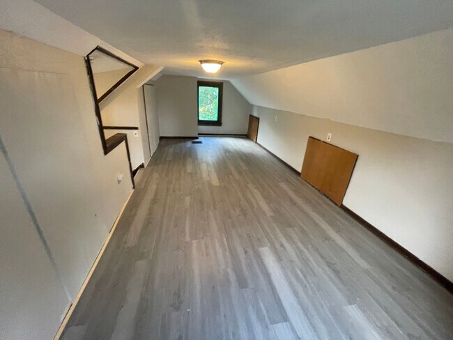 Building Photo - SECTION 8 & EDEN Accepted!!! Cleveland Charm Reimagined — Fully Renovated Home!