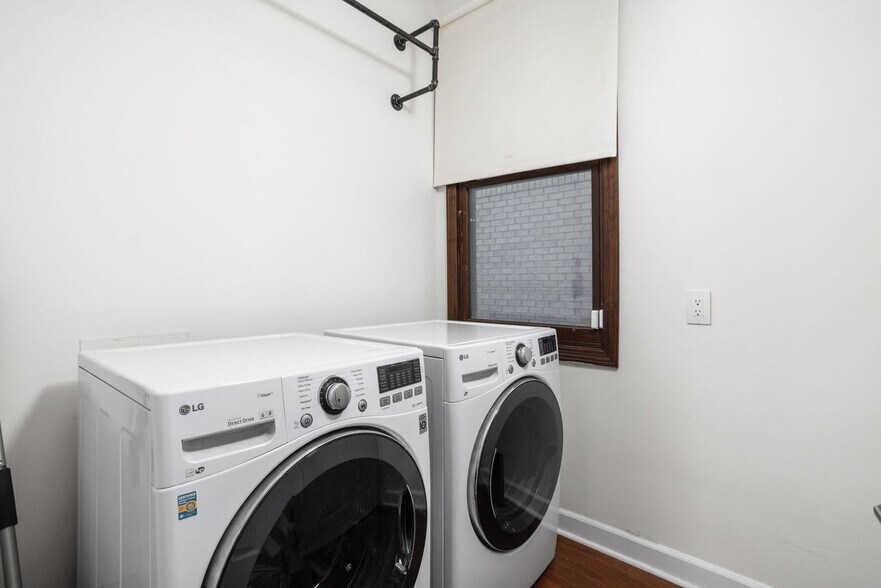 Building Photo - 525 E North St