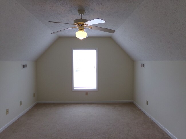 Building Photo - Just minutes from Cherry Point MCAS