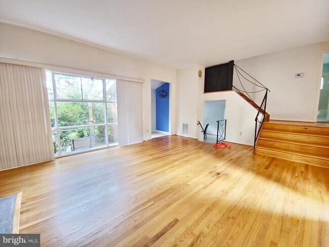 Building Photo - 8 Gruenther Ct