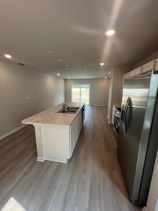 Building Photo - 840 Hartshill Pl