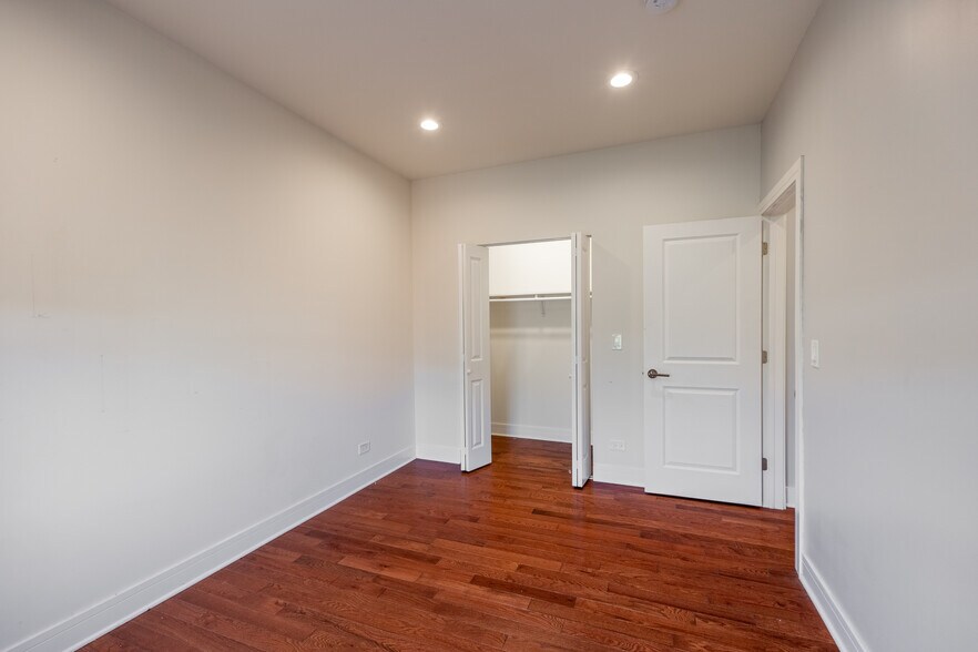 Building Photo - 1159 W Lunt Ave