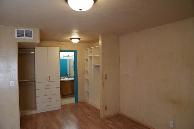 Building Photo - 2501 W Zia Rd