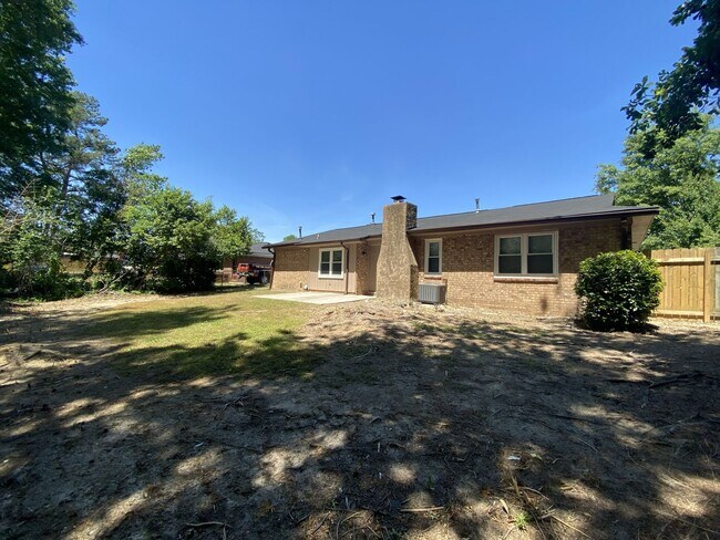 Building Photo - 4532 Hillside Dr