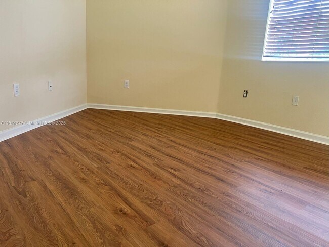 Building Photo - 3500 Oaks Clubhouse Dr