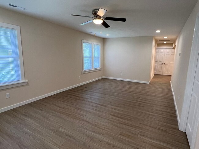 Building Photo - Recently Updated 3 Bedroom near OTC