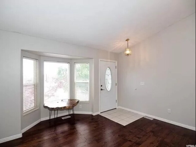 Building Photo - 4881 Cave Peak Dr