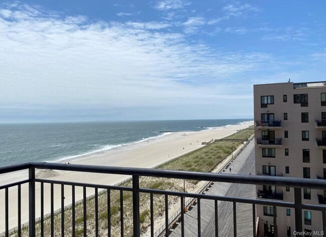 Building Photo - 100 W Broadway