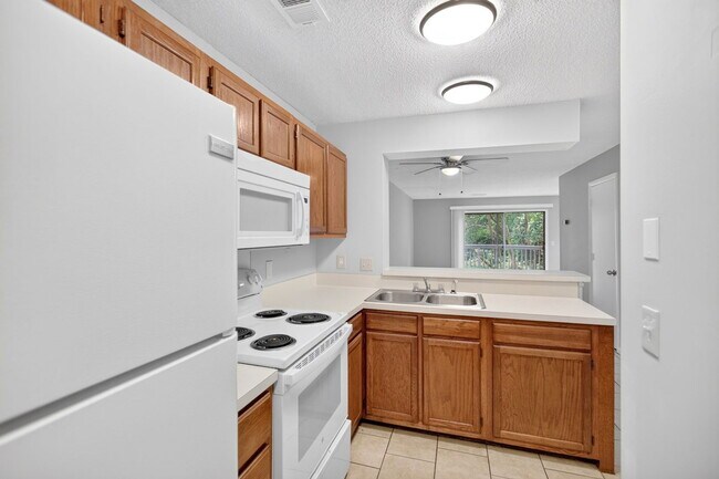 Building Photo - 8471 Yadkin Cir