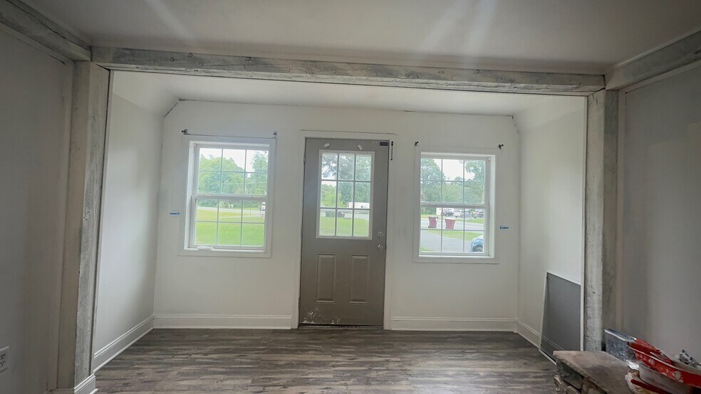 Building Photo - 25 Fellows Rd