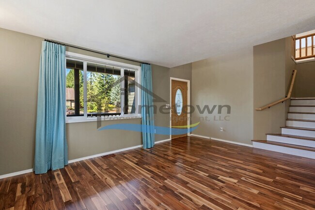 Building Photo - Beautiful Craftsman Home with Amazing Back...