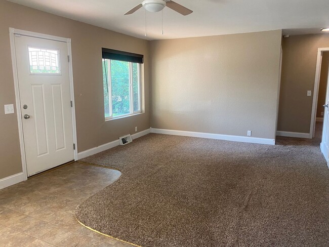 Building Photo - 3 BED | 1 BATH | SINGLE LEVEL HOME | ROBBINSDALE