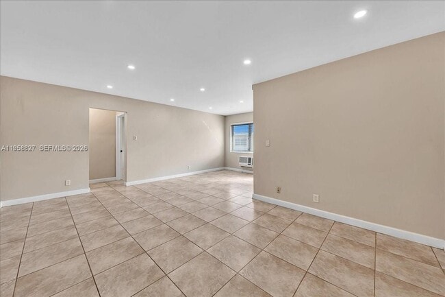 Building Photo - 707 S 19th Ave