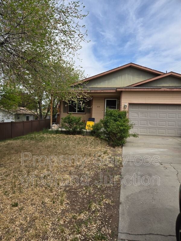 Primary Photo - 215 Park Dr
