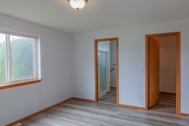 Building Photo - Single Story Home w/ HOA Provided Lawn Services