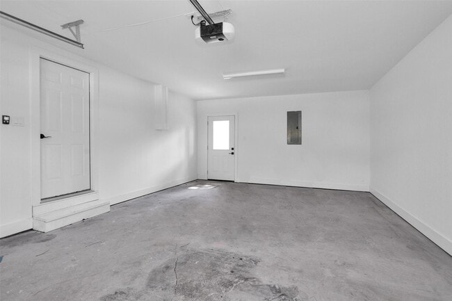 Building Photo - 101 April Point Pl