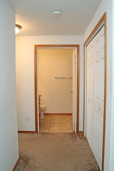 Building Photo - 683 NE 162nd Ave