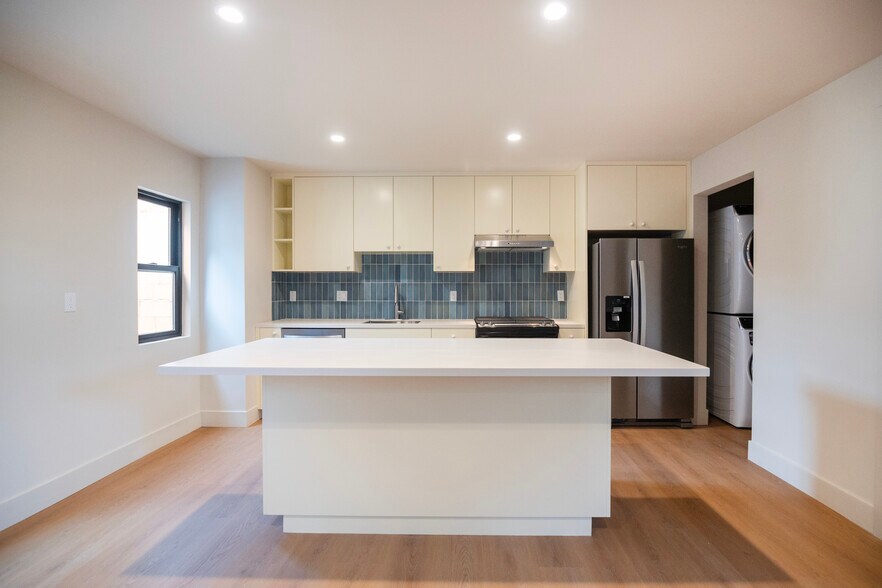 Building Photo - 4541 1/2 Melbourne Ave