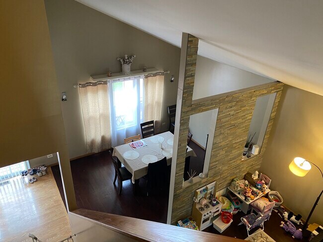 Building Photo - 5905 Lake Pointe Dr