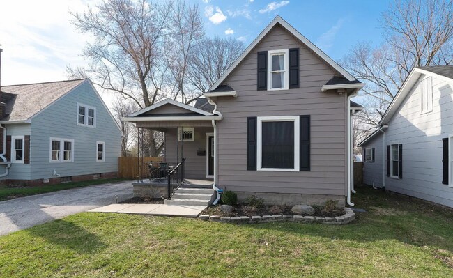 Building Photo - 4 Bedroom, Two Story House