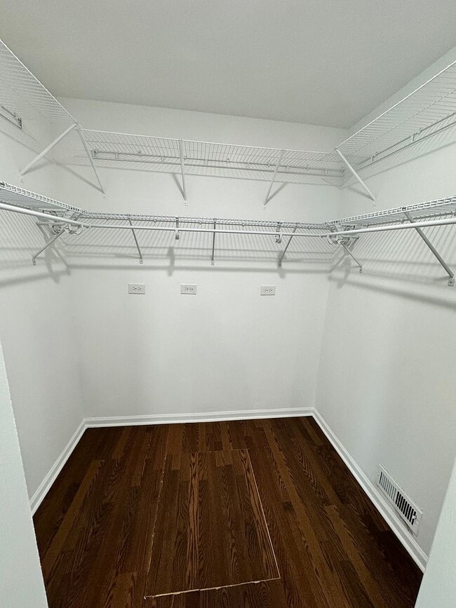 Building Photo - 1940 Navarone Dr