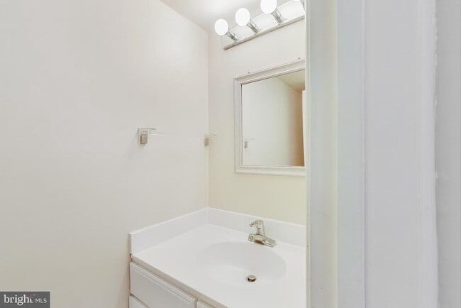 Building Photo - 9040 Centerway Rd