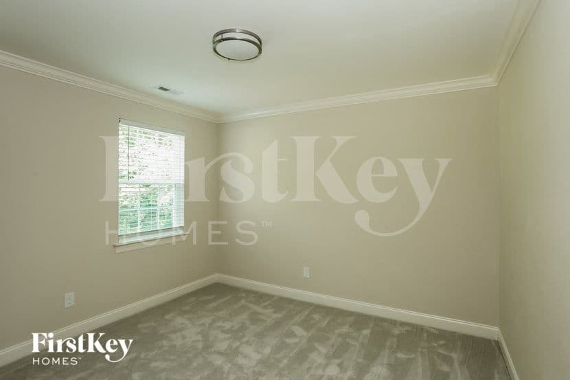 Building Photo - 1242 Pless St NW