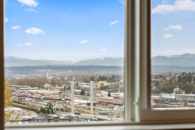 Building Photo - 612 S 18th St