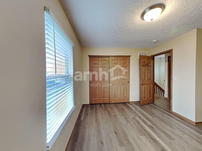 Building Photo - 3725 Lake Mead Dr