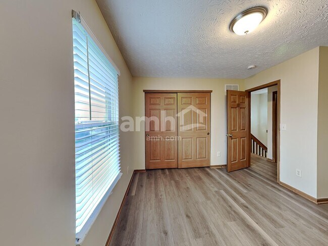 Building Photo - 3725 Lake Mead Dr