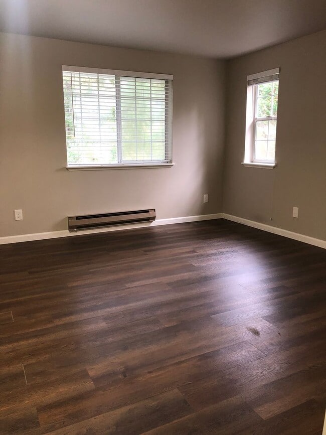 Building Photo - 3bd/2ba Issaquah Condo