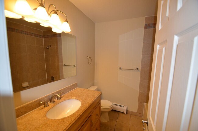 Building Photo - 670 Winona Ct