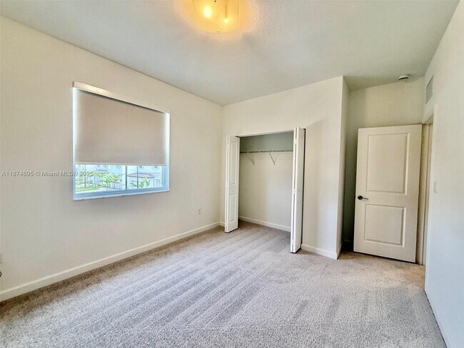 Building Photo - 2600 SE 25th St