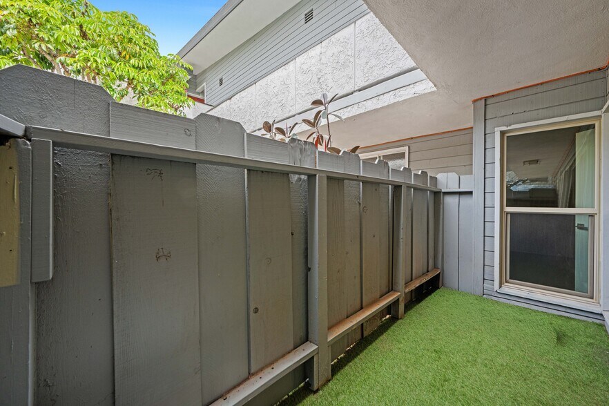 Building Photo - 2021 California Ave