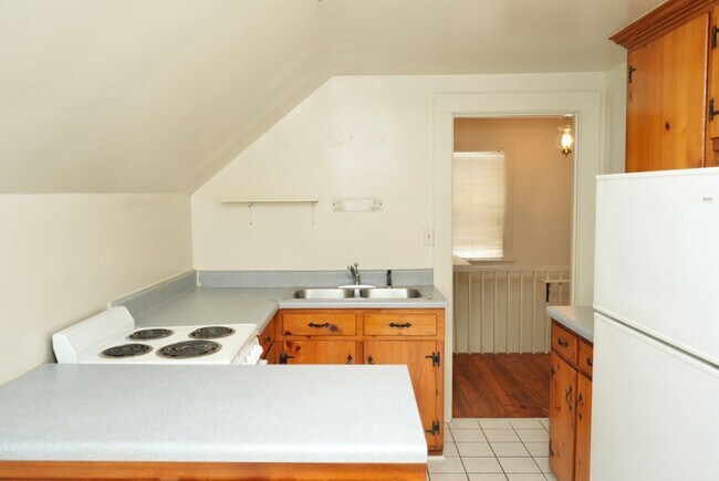 Building Photo - 109 Piedmont Ave N