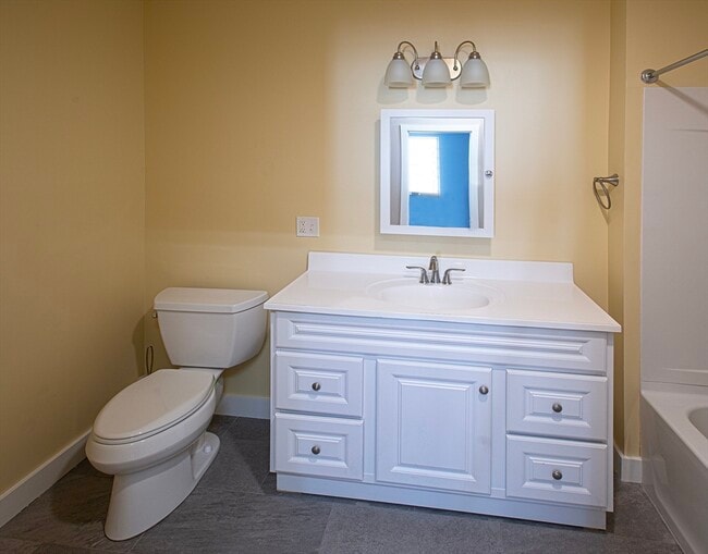 Building Photo - 140 Main St