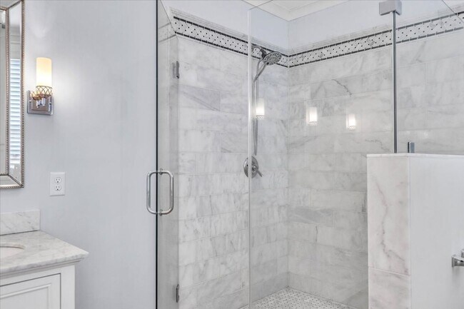 Building Photo - 331 E 54th St