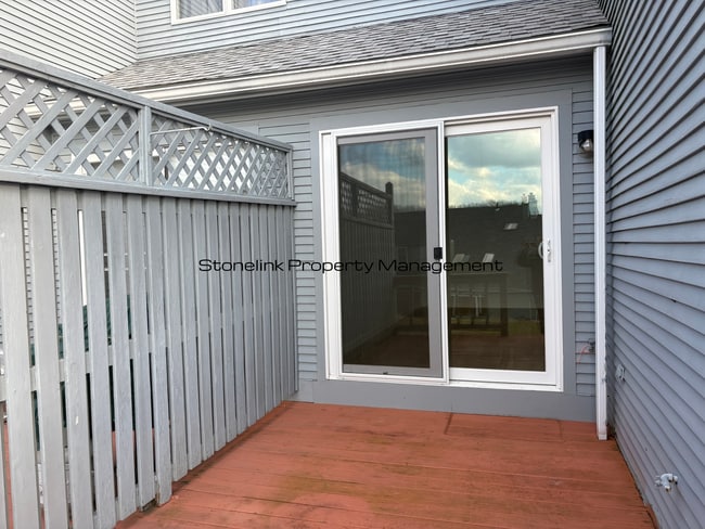 Building Photo - Fully Redesigned Townhouse Style Condo For Rent in Desirable Louisquisset Community!
