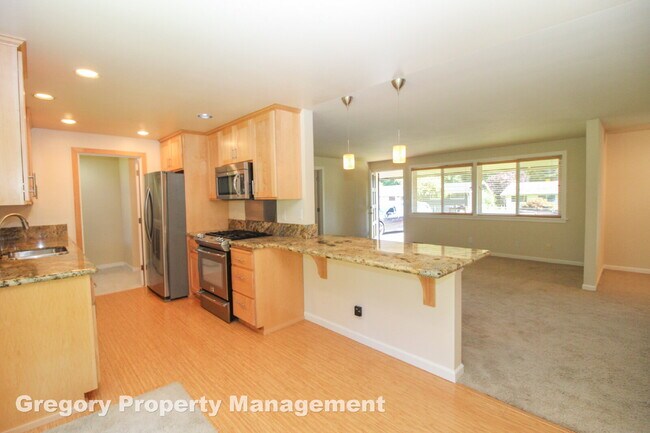 Building Photo - Charming updated 3-Bed/1-Bath Rambler on q...