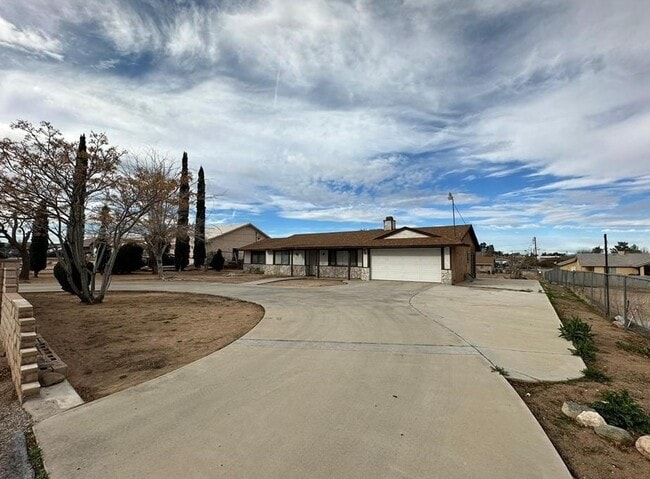 Building Photo - 9470 Peach Ave