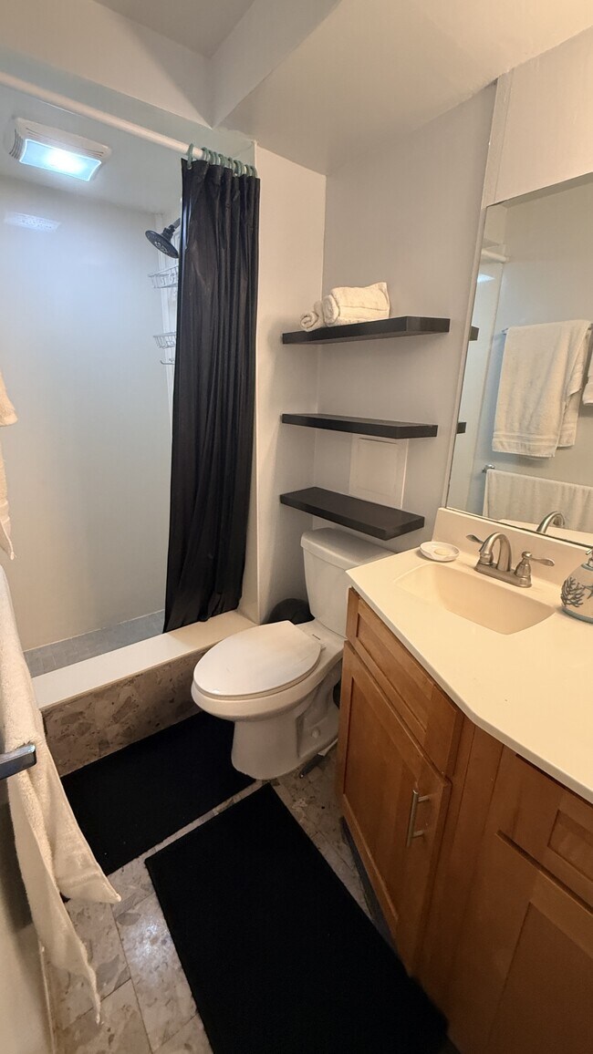 Building Photo - 1700 Ala Moana Blvd