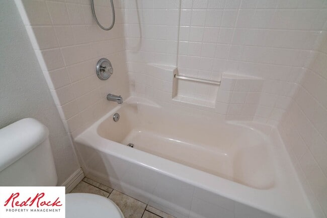 Building Photo - 2 Bedroom and 2 Bathroom Home near Quail C...
