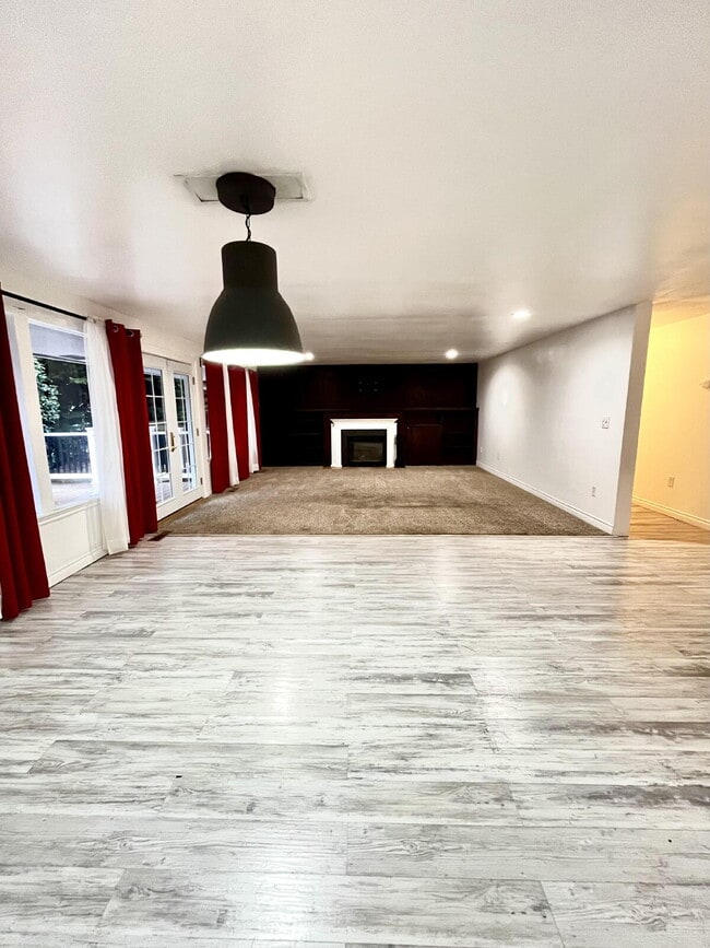 Building Photo - Elegant Puyallup Home with Full 2-Bedroom ADU and Panoramic City Views