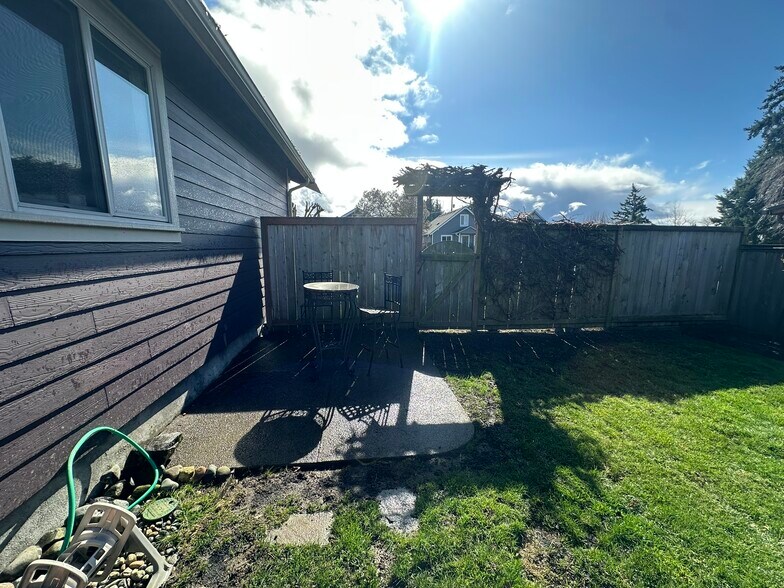 Building Photo - 701 S 59th St