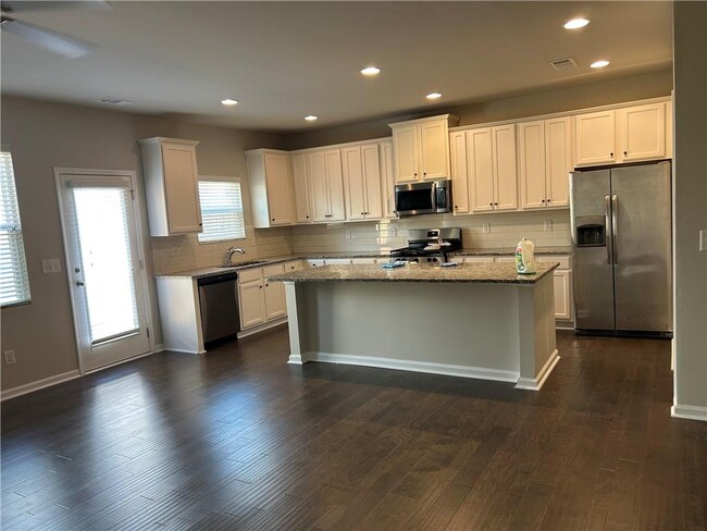 Building Photo - 205 Ridge Valley Dr