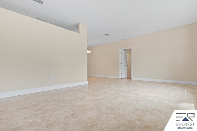 Building Photo - 16 Pinelynn Dr