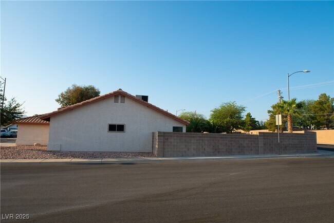 Building Photo - 836 Teal Wing Way