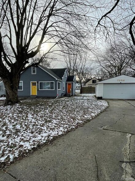 Building Photo - 7256 Prospect Ave