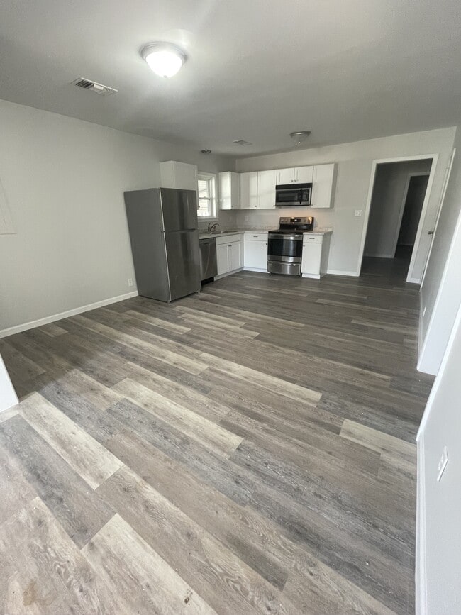 Building Photo - 424 Bell Ave