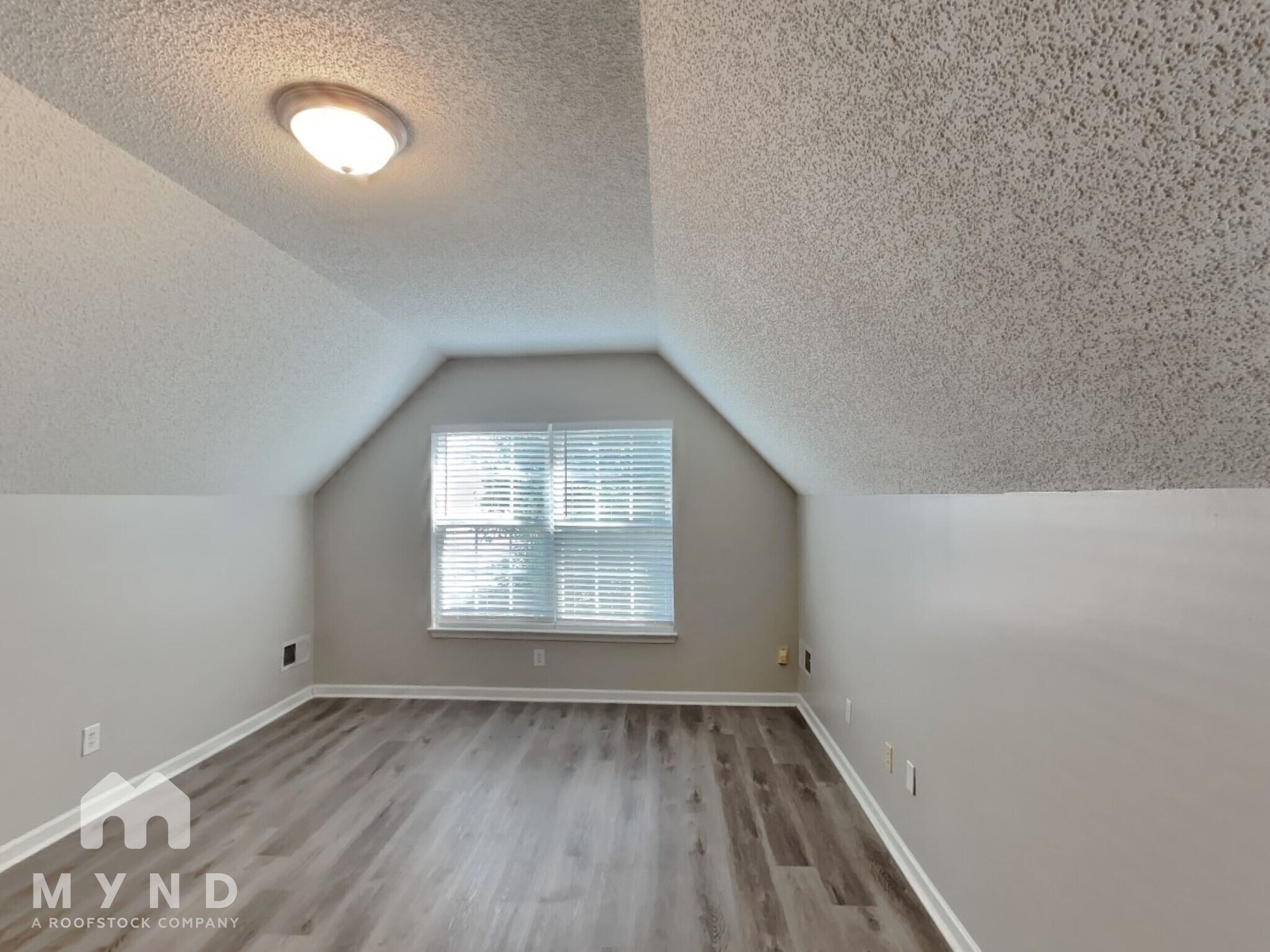 Building Photo - 6053 Shining Oak Ln